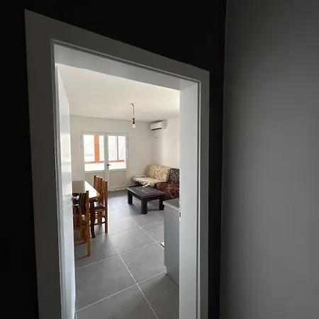 Apartment, Sea Within Walking Distance *